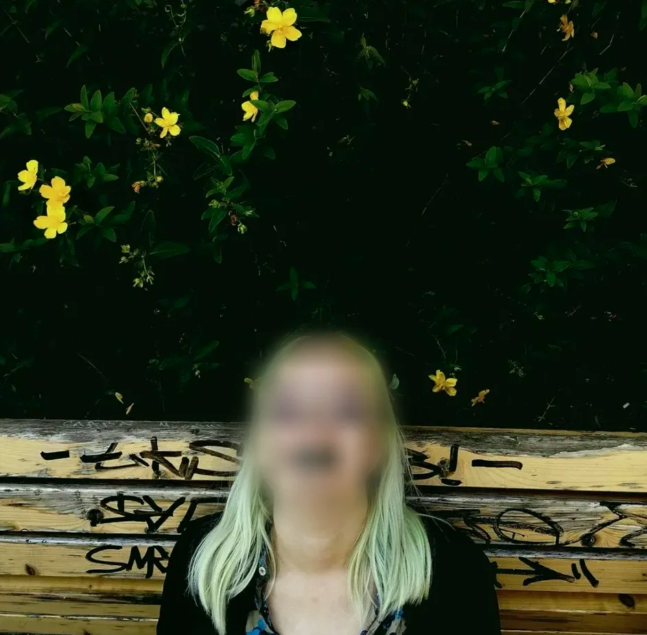 Emily, 19