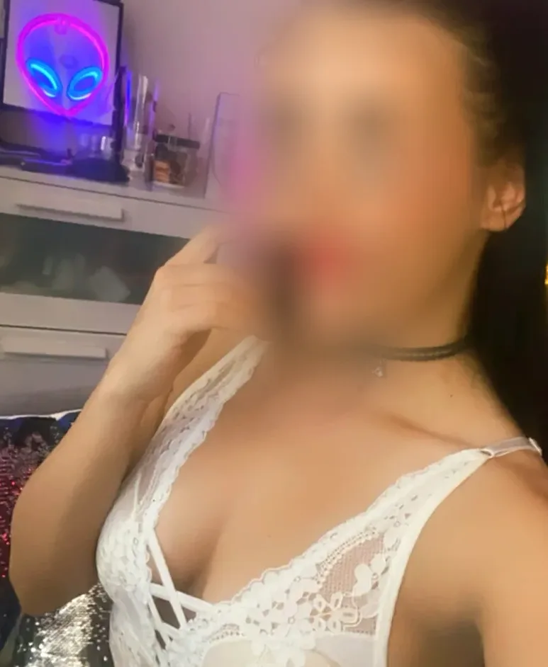 Emily, 21