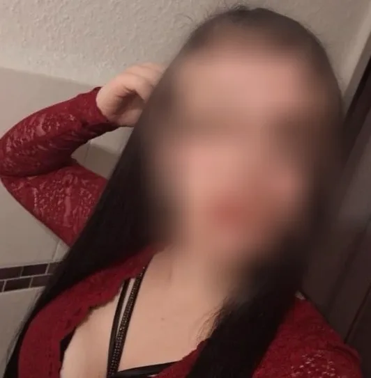 Isla, 24
