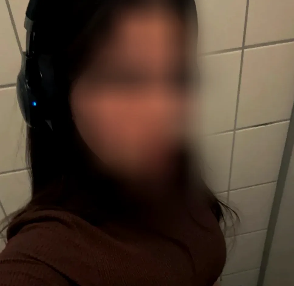 Mhairi, 25